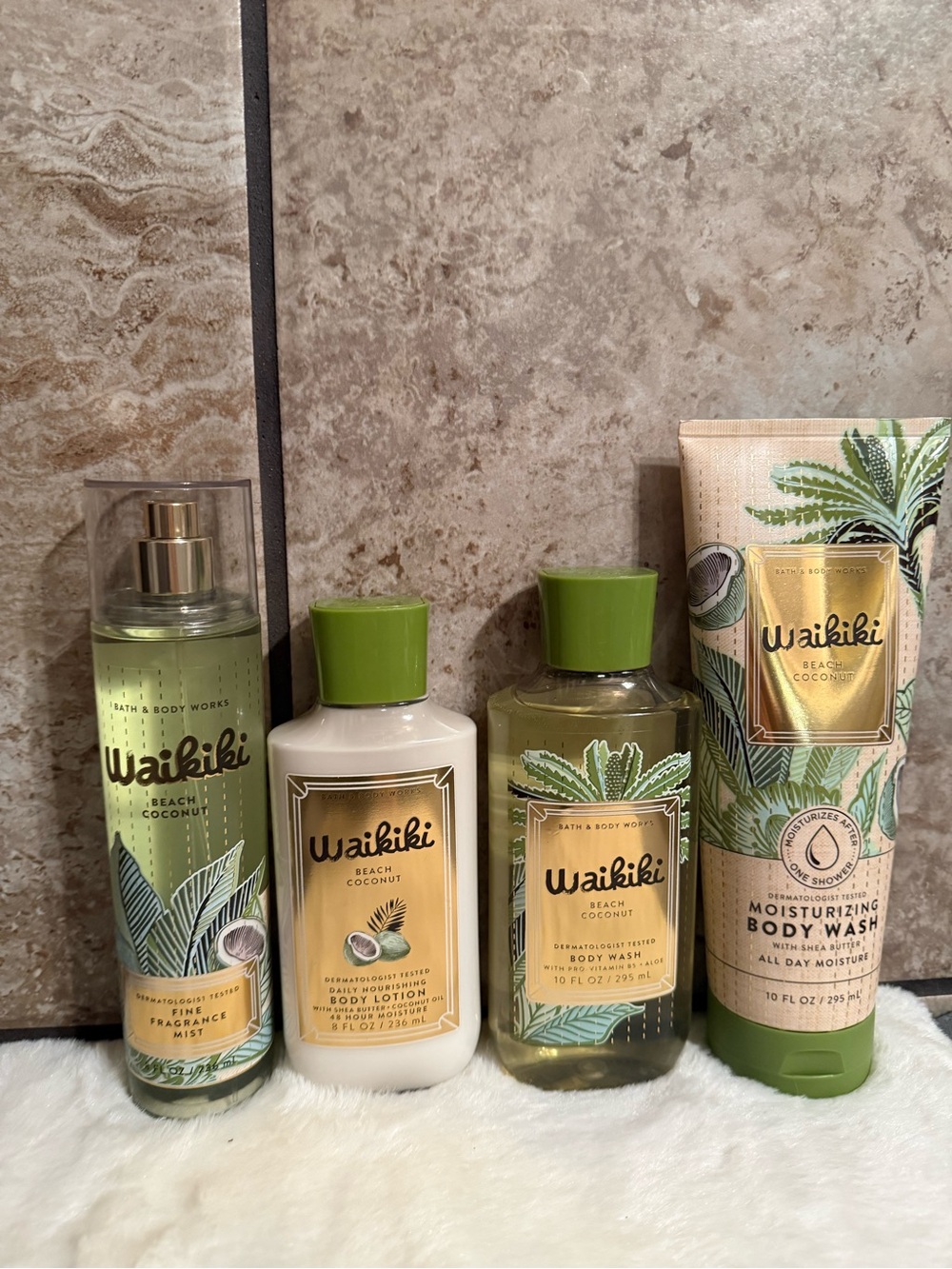 Bath & Body Works Waikiki Beach Coconut Body Wash & Lotion Set - Green